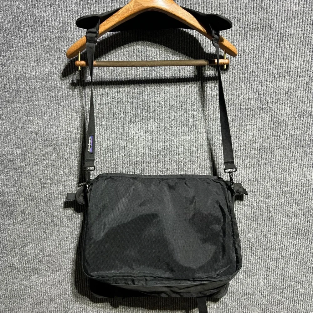 Vintage Patagonia Messenger Bag Unisex OS Black Made in USA 48285 FA01 Gorpcore